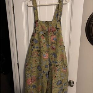 Easel Green Floral Print Garment